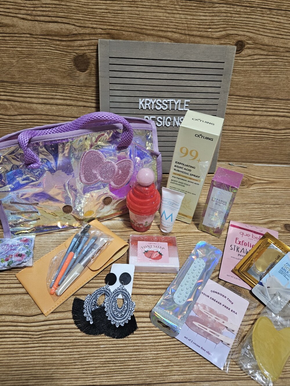 Beauty And Essentials Bundle 15 Piece Que Bella Hello Kitty And More